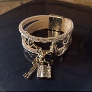 Key and lock leather bracelet